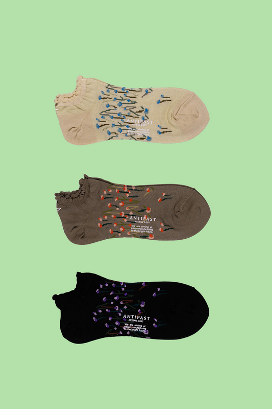 Antipast Women's Full Fly Flower Cover Socks