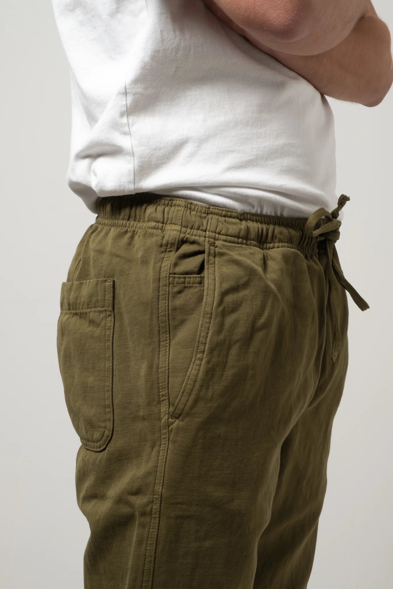 C.O.F. Studio Drawstring Pants Light Cotton Linen in olive