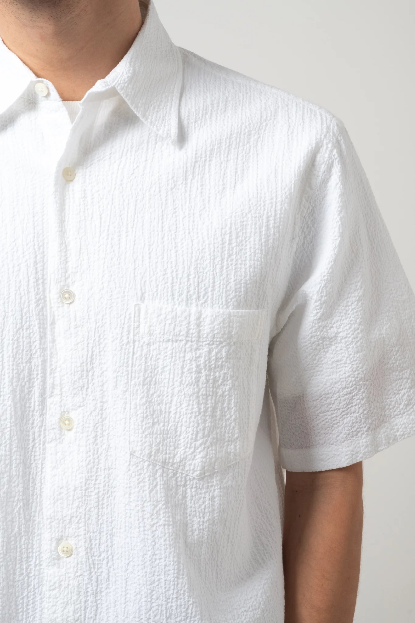 C.O.F. Studio Standard Short Sleeve Seersucker Shirt in white